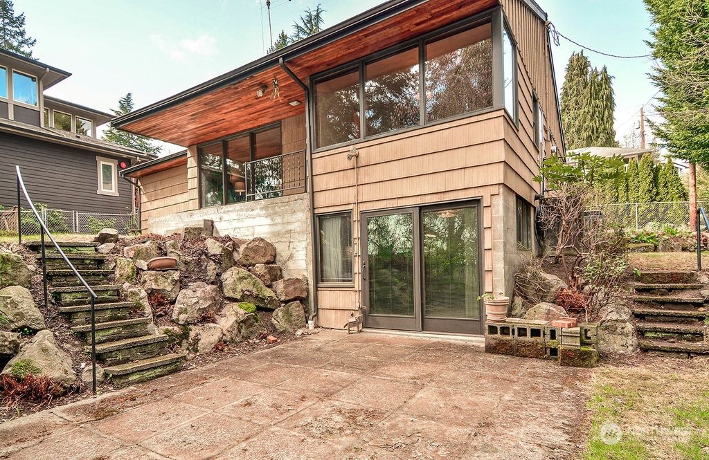 Photo of 2918 74th Avenue SE, Mercer Island, WA 98040 (MLS # 2055141)