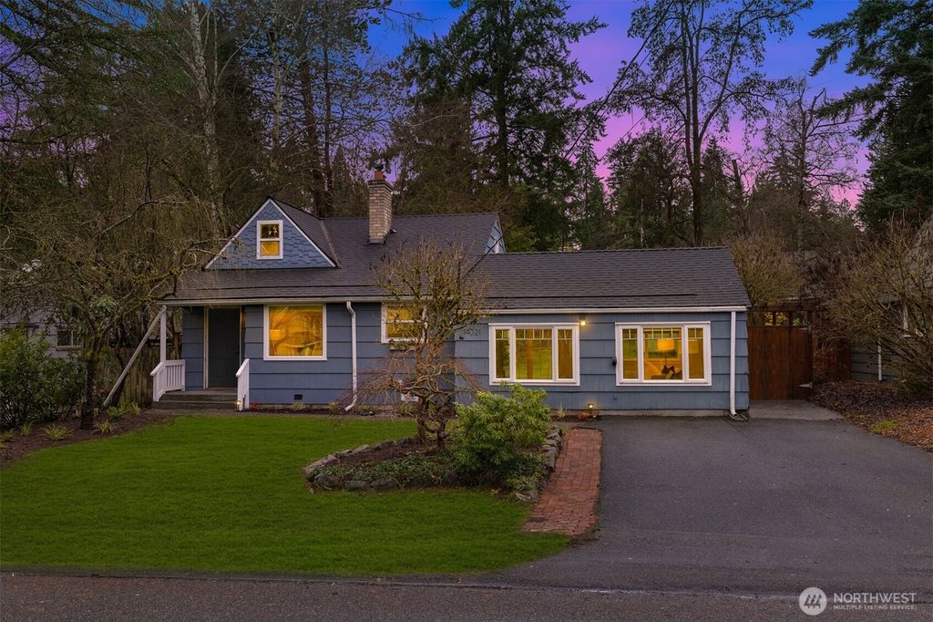 Photo of 14021 27th Avenue NE, Seattle, WA 98125 (MLS # 2456982)