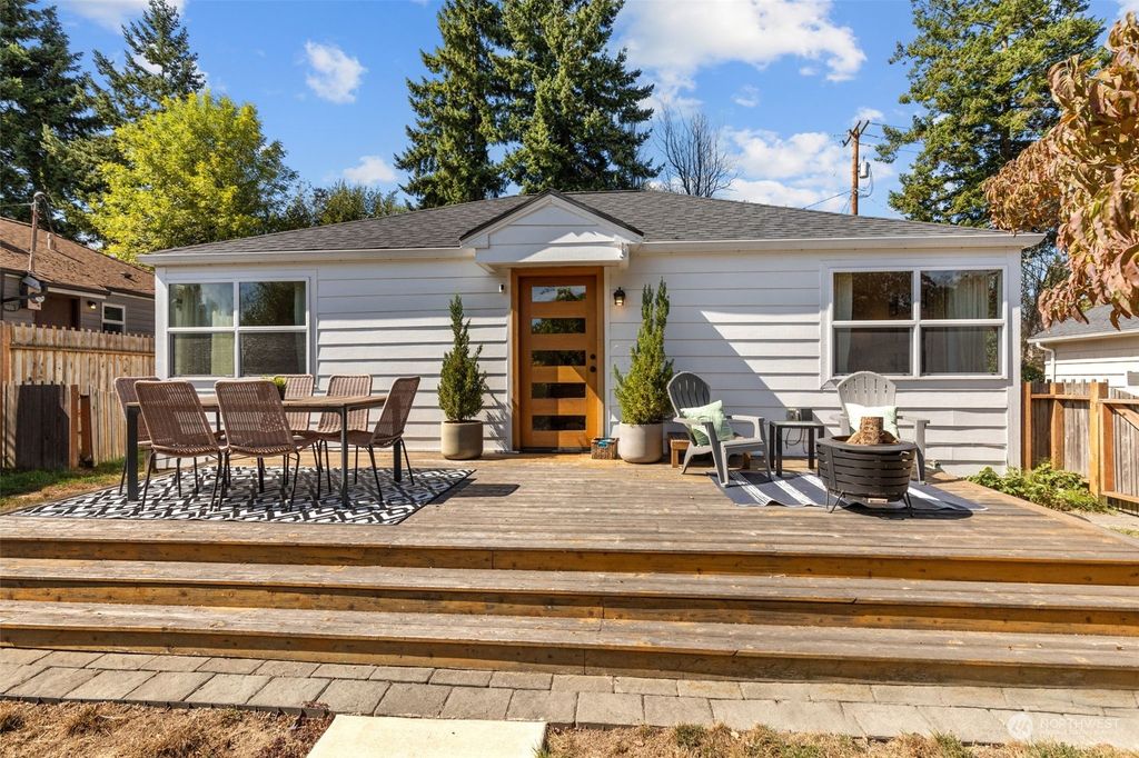 Photo of 7911 18th Avenue SW, Seattle, WA 98106 (MLS # 2156607)