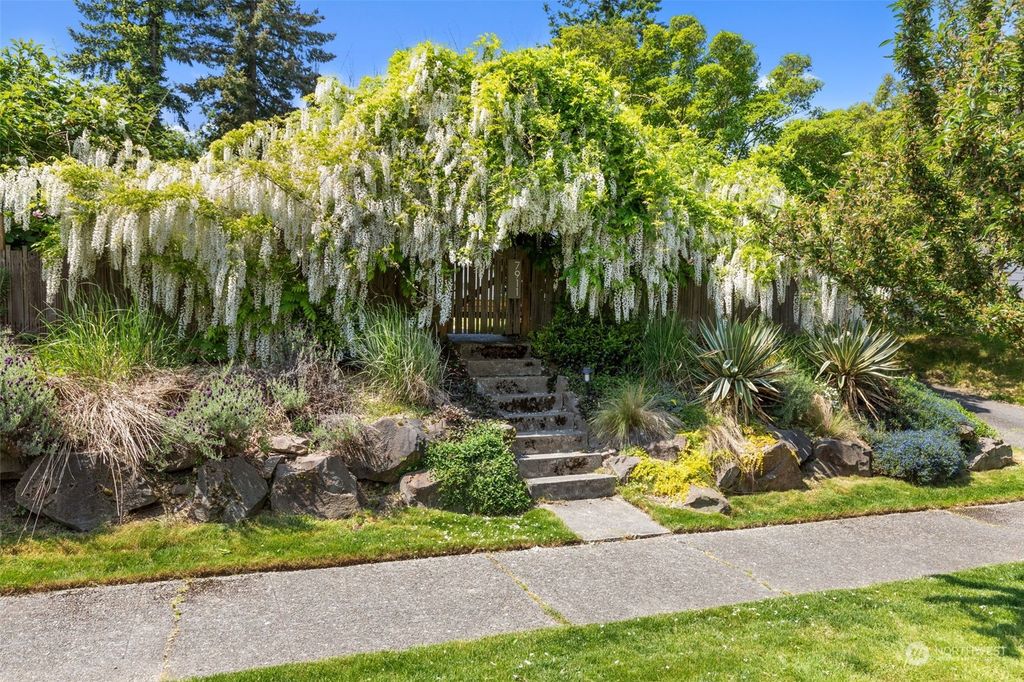 Photo of 7911 18th Avenue SW, Seattle, WA 98106 (MLS # 2156607)