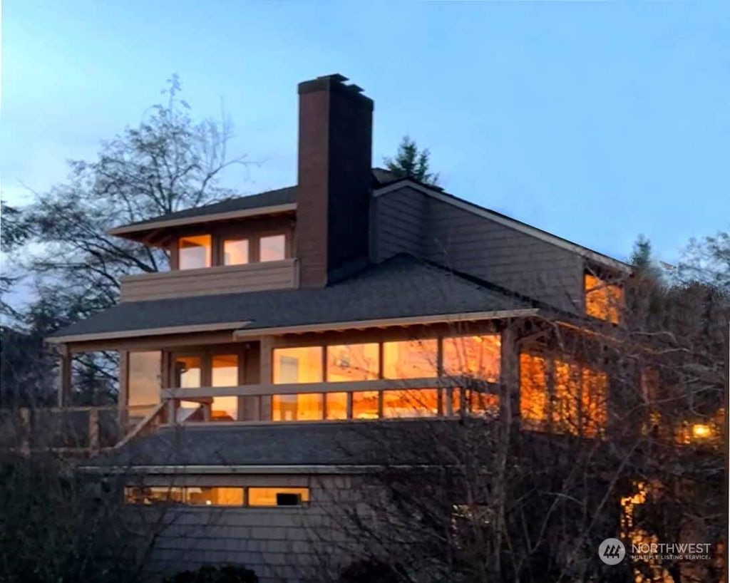 Photo of 8045 W Mercer Way, Mercer Island, WA 98040 (MLS # 2187120)
