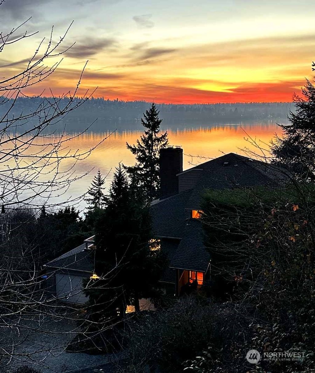 Photo of 8045 W Mercer Way, Mercer Island, WA 98040 (MLS # 2187120)