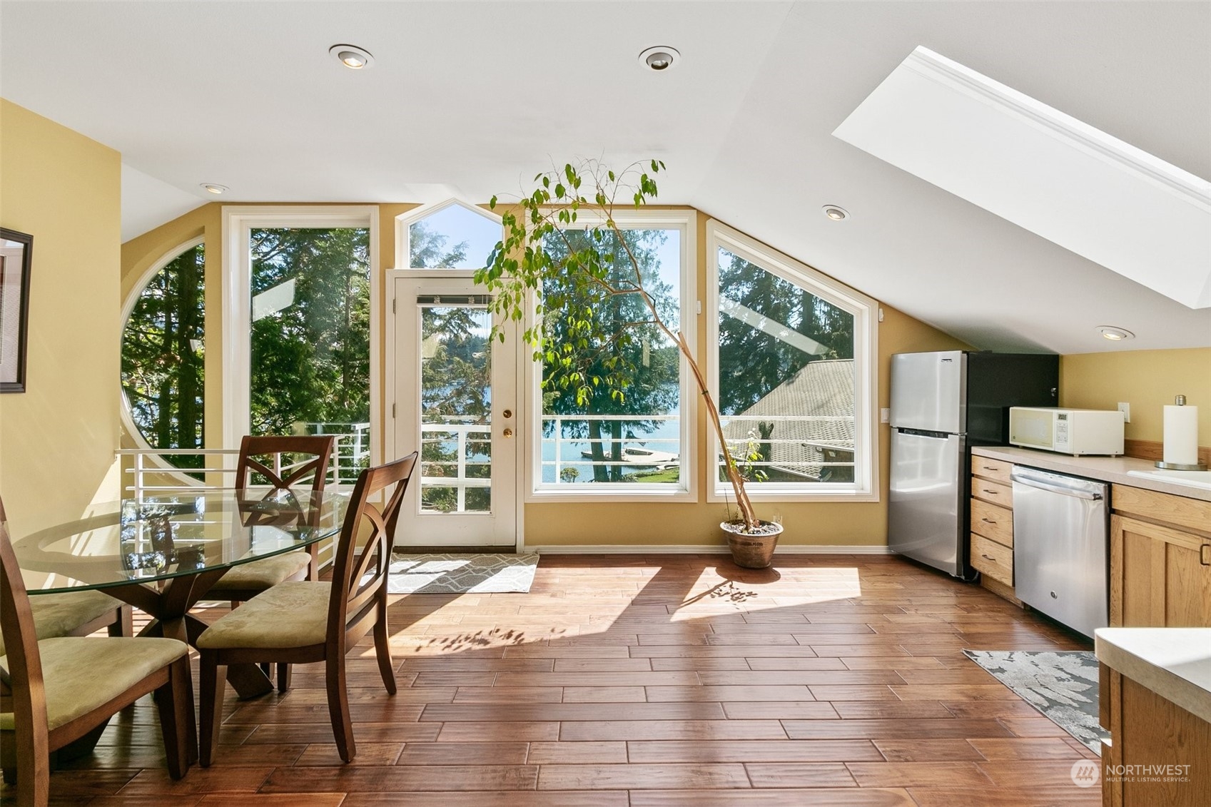 Eatonville, Washington, 98328, United States, 3 Bedrooms Bedrooms, ,4 BathroomsBathrooms,Residential,Pending,1702293