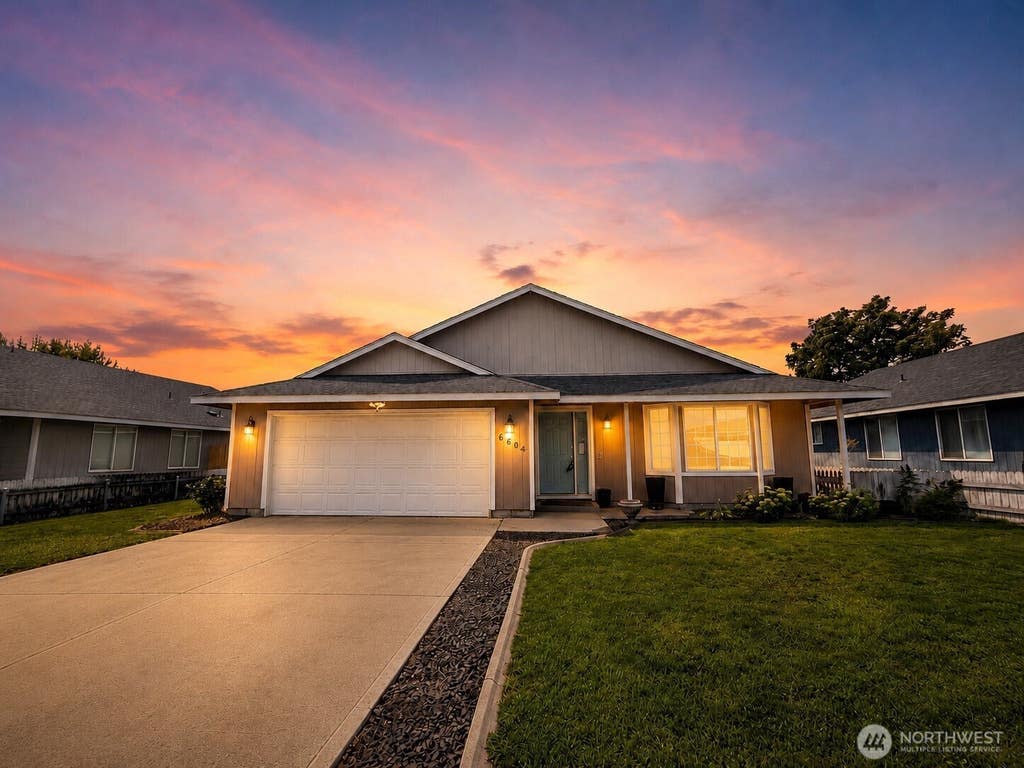 Photo of 6604 Gehrig Dr. Dr, Pasco, WA 99301 (MLS # 2563197)