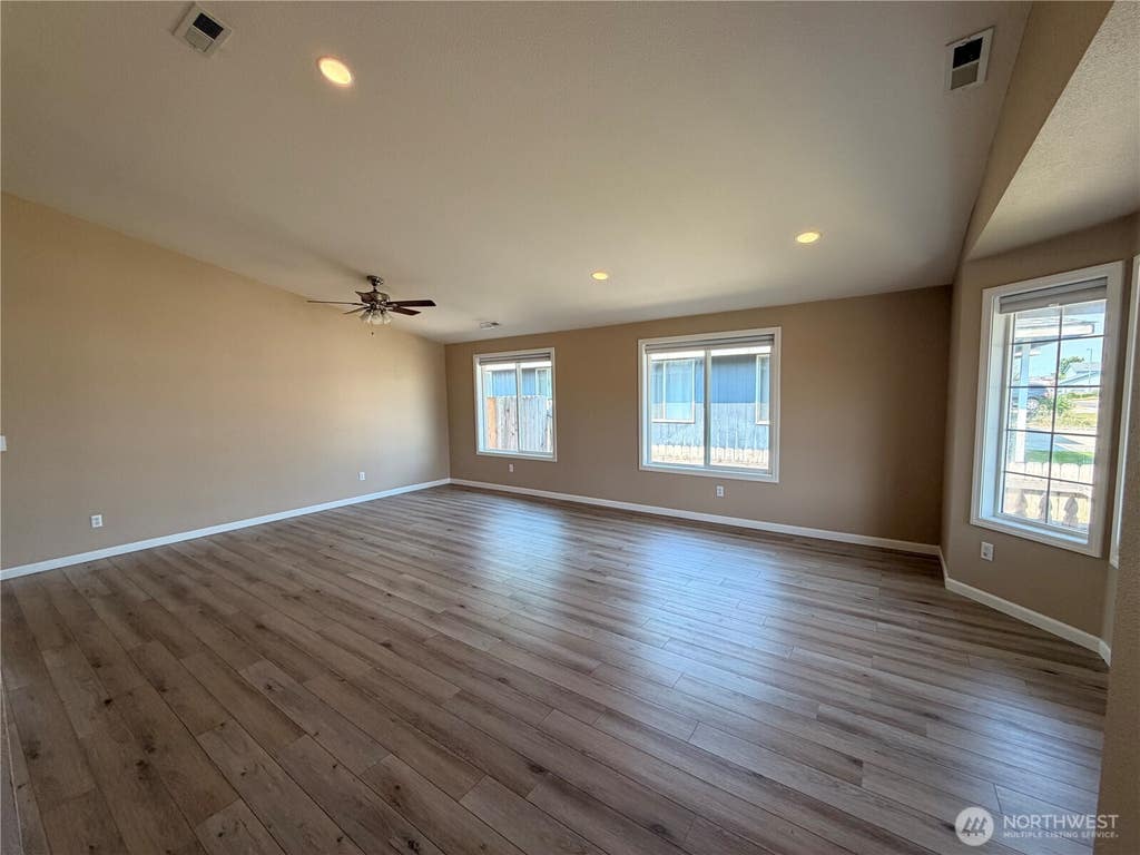 Photo of 6604 Gehrig Dr. Dr, Pasco, WA 99301 (MLS # 2563197)