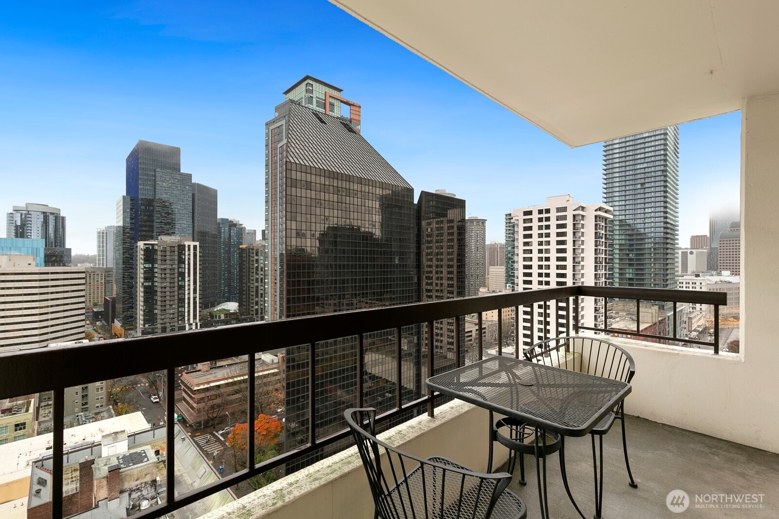 2201 3rd Avenue 2106