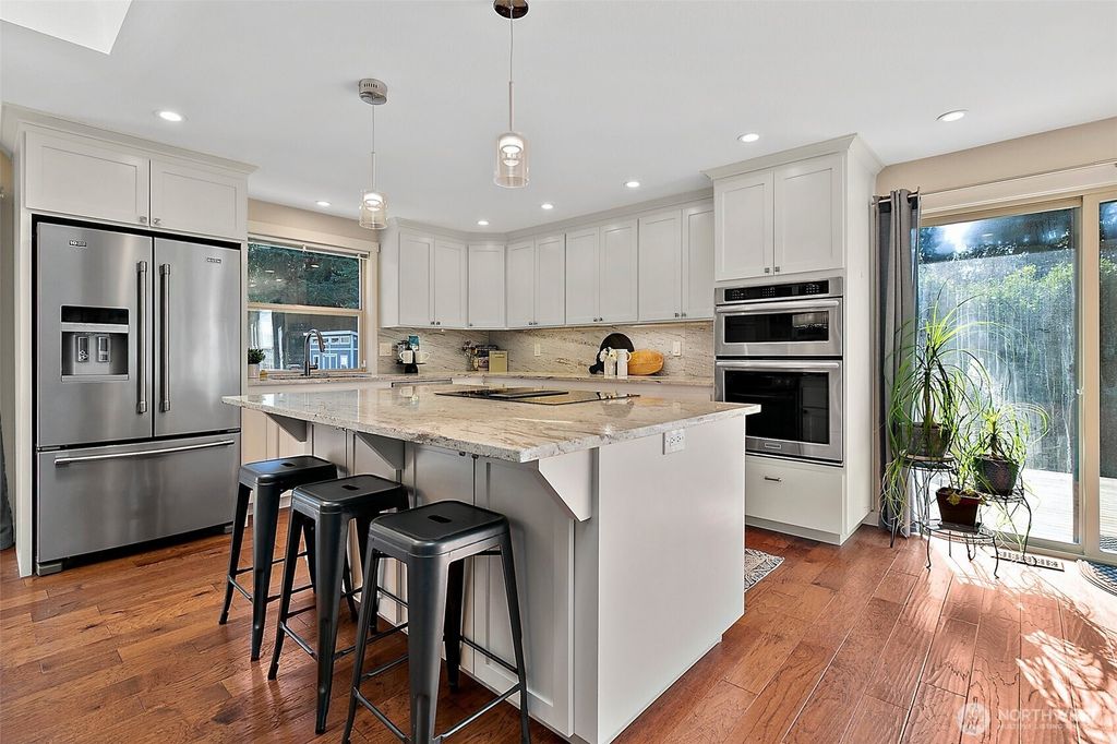Photo of 1521 SW 306th Street, Federal Way, WA 98023 (MLS # 2339747)