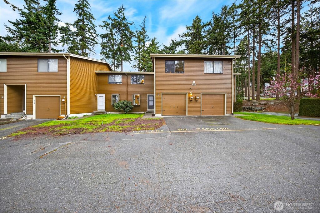 Photo of 111 NW Columbia Dr Dr #B6, Oak Harbor, WA 98277 (MLS # 2482332)