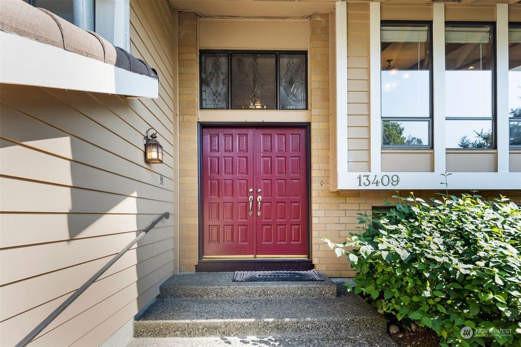 Photo of 13409 SE 52nd Street, Bellevue, WA 98006 (MLS # 2135563)