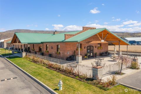 Photo of 1 Vineyard Way, Wenatchee, WA 98801 (MLS # 2231460)