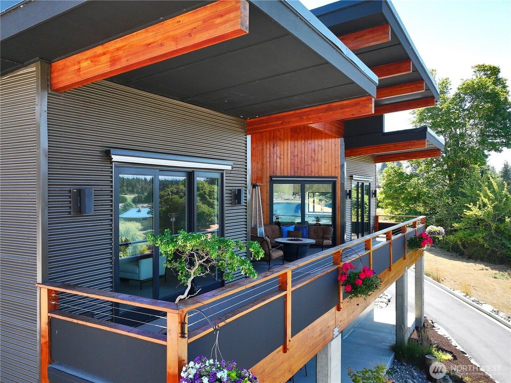 Photo of 5453 Harborside Lane, Freeland, WA 97249 (MLS # 2479709)