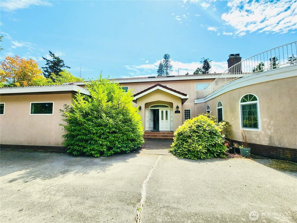 Photo of 5121 Roosevelt Way, Point Roberts, WA 98281 (MLS # 2571701)