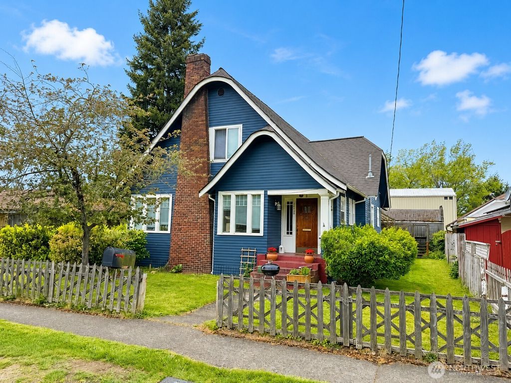 Photo of 2909 Walnut Street, Bellingham, WA 98225 (MLS # 2528138)