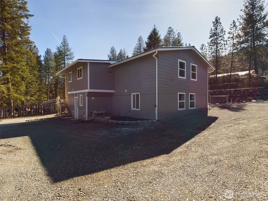 Photo of 9 Pine Grove Street, Republic, WA 99166 (MLS # 2477511)