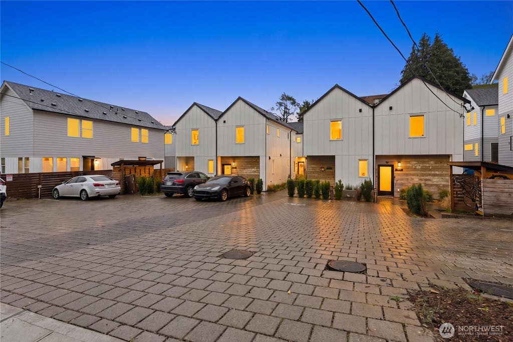 Photo of 10354 Wallingford Ave Ave N #B, Seattle, WA 98133 (MLS # 2567404)