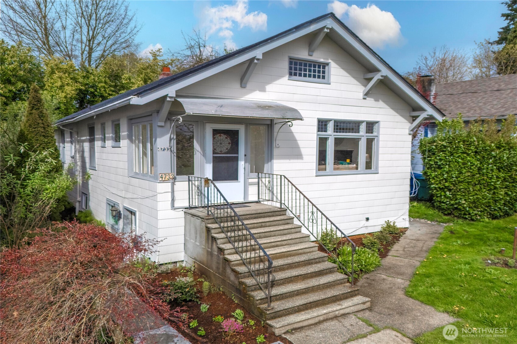 4733 5th Avenue NE