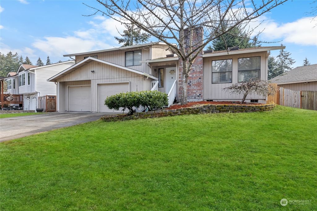 Photo of 31008 11th Place SW, Federal Way, WA 98023 (MLS # 2322178)