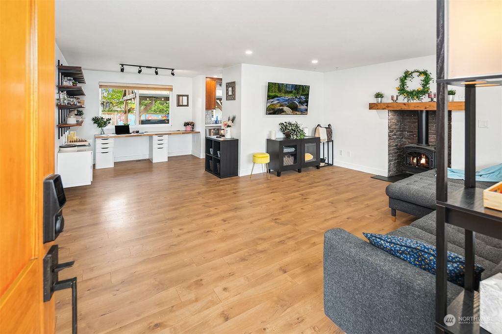 Photo of 14330 SE 258th Place, Kent, WA 98042 (MLS # 2234138)