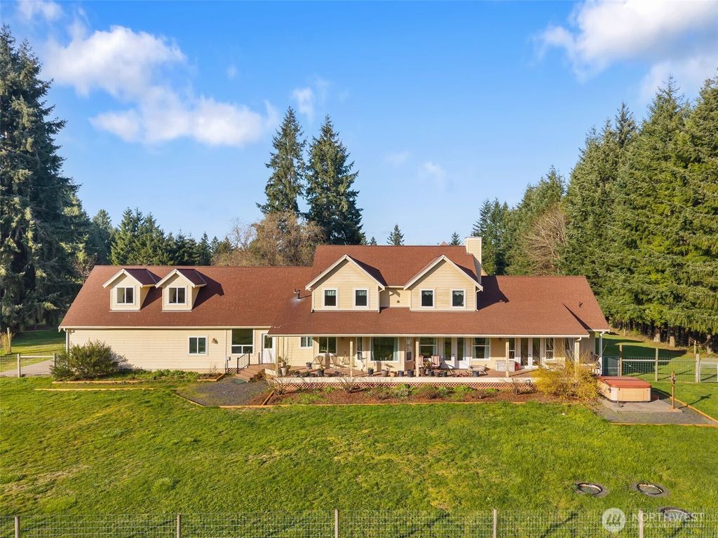 Photo of 301 Russell Road, Winlock, WA 98596 (MLS # 2493264)