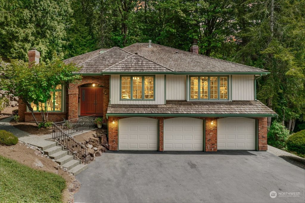 Photo of 12914 206th Court SE, Issaquah, WA 98027 (MLS # 2075646)