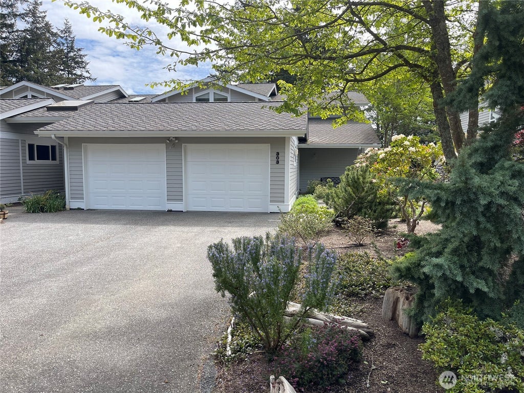 Photo of 2426 James Place #303, Langley, WA 98260 (MLS # 2585670)