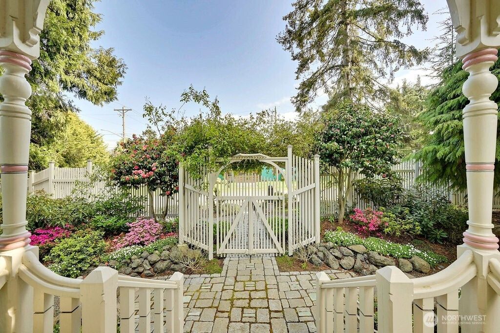 Photo of 410 Lincoln Street, Port Townsend, WA 98368 (MLS # 2502940)