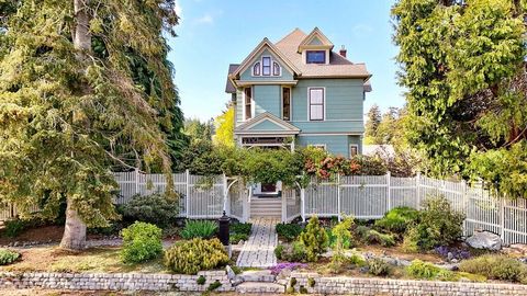 Photo of 410 Lincoln Street, Port Townsend, WA 98368 (MLS # 2502940)