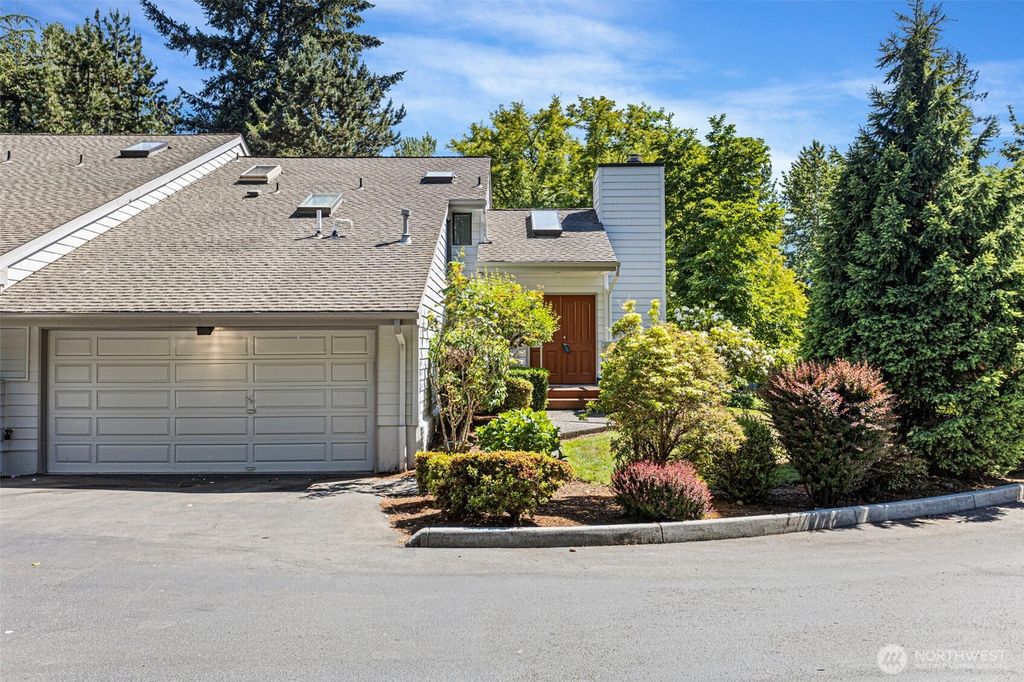 Photo of 10 143rd Avenue SE #4, Bellevue, WA 98007 (MLS # 2529525)