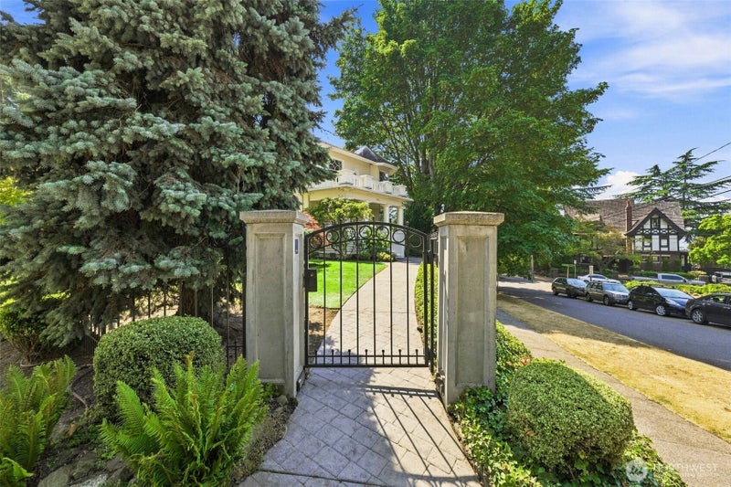 1111 Bellevue Place E