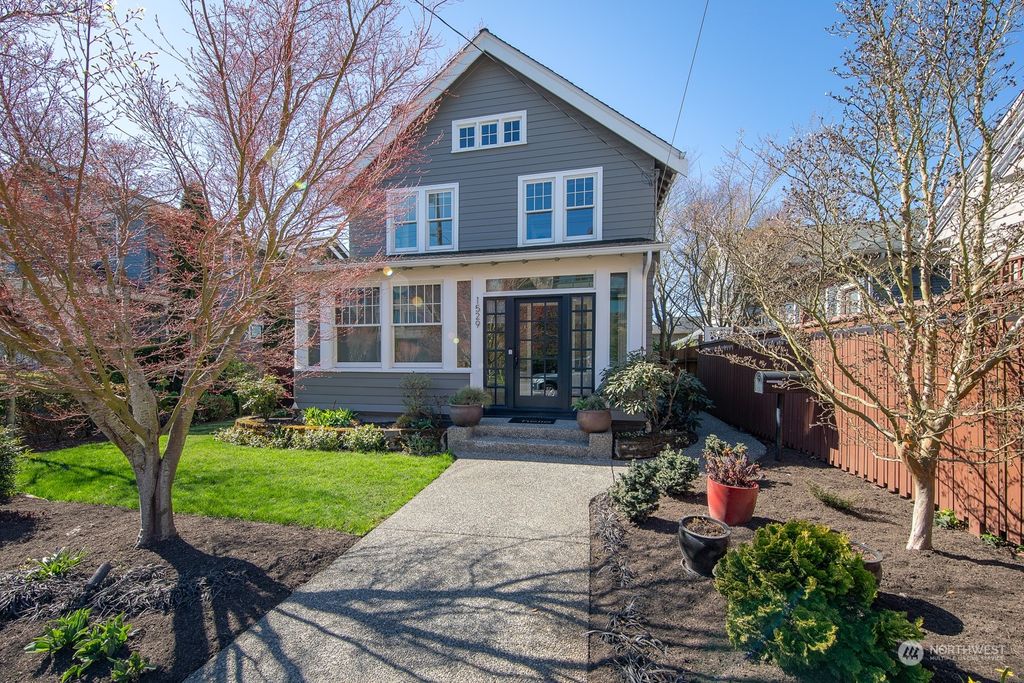 Photo of 1529 10th Avenue W, Seattle, WA 98119 (MLS # 2212863)