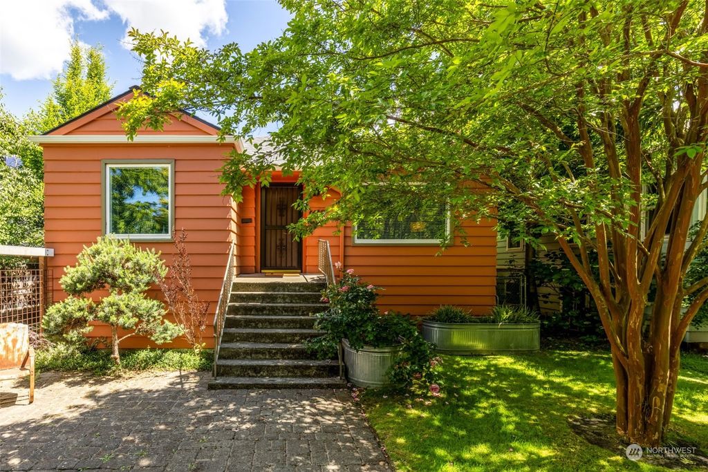 Photo of 6650 Flora Avenue S, Seattle, WA 98108 (MLS # 2245004)