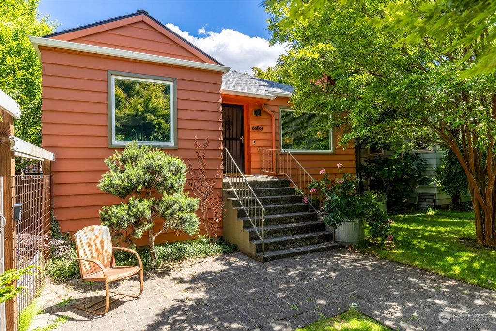Photo of 6650 Flora Avenue S, Seattle, WA 98108 (MLS # 2245004)