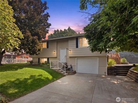 Photo of 217 Ridgemont Drive, East Wenatchee, WA 98802 (MLS # 2566677)