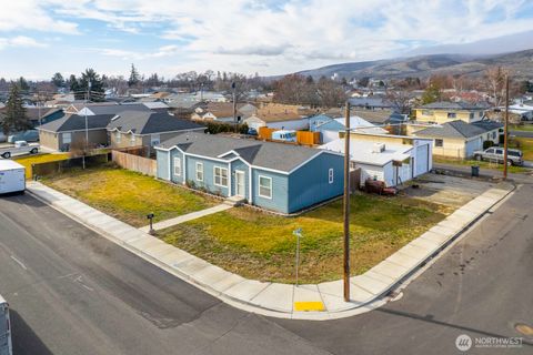 Photo of 159 Ivy Street NE, Ephrata, WA 98823 (MLS # 2478061)