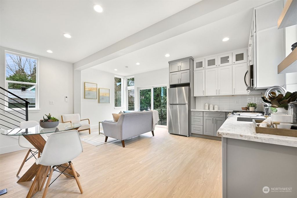 Photo of 1031 NE 98th St St #B, Seattle, WA 98115 (MLS # 2272310)