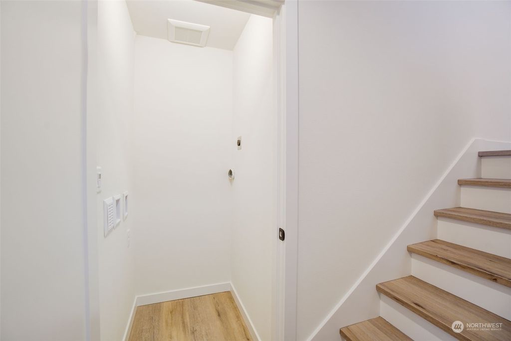 Photo of 5237 Brooklyn Avenue NE, Seattle, WA 98105 (MLS # 2210703)
