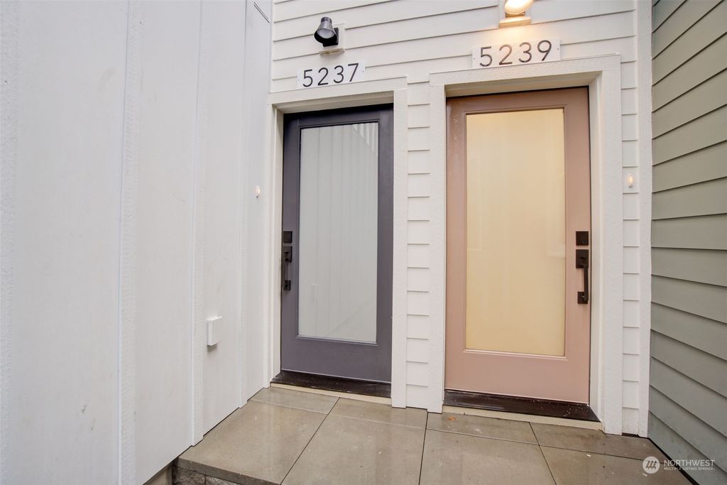 Photo of 5237 Brooklyn Avenue NE, Seattle, WA 98105 (MLS # 2210703)