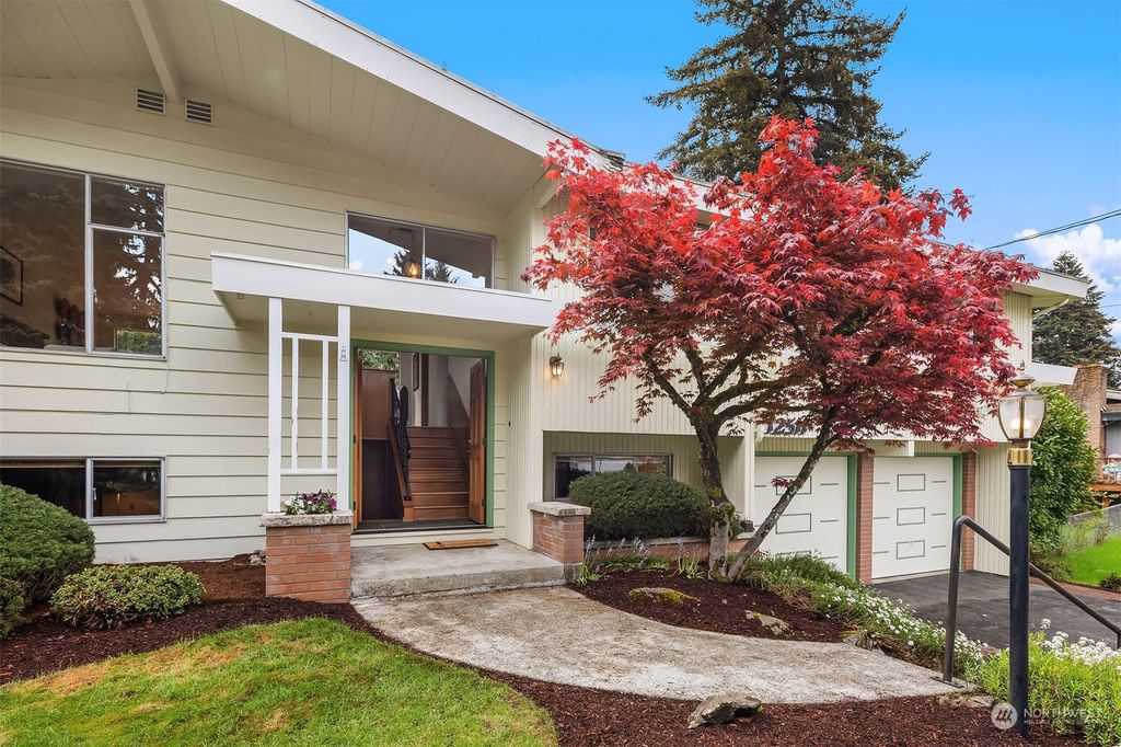 Photo of 12511 SE 52nd Street, Bellevue, WA 98006 (MLS # 2229809)