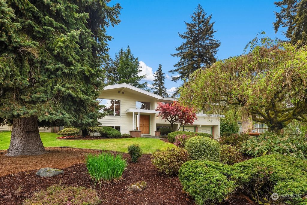 Photo of 12511 SE 52nd Street, Bellevue, WA 98006 (MLS # 2229809)