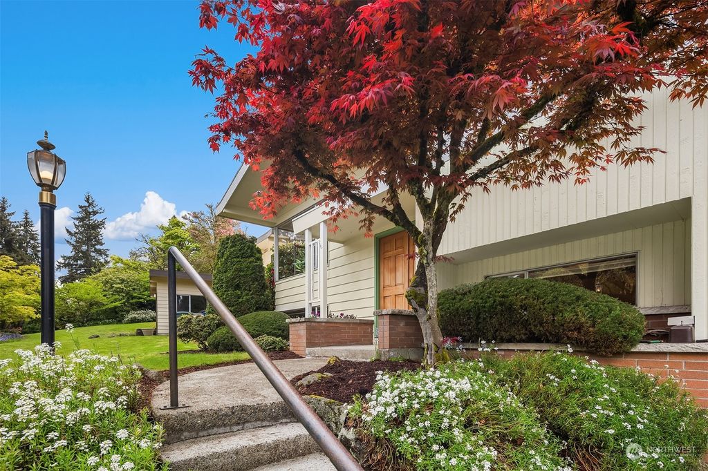 Photo of 12511 SE 52nd Street, Bellevue, WA 98006 (MLS # 2229809)