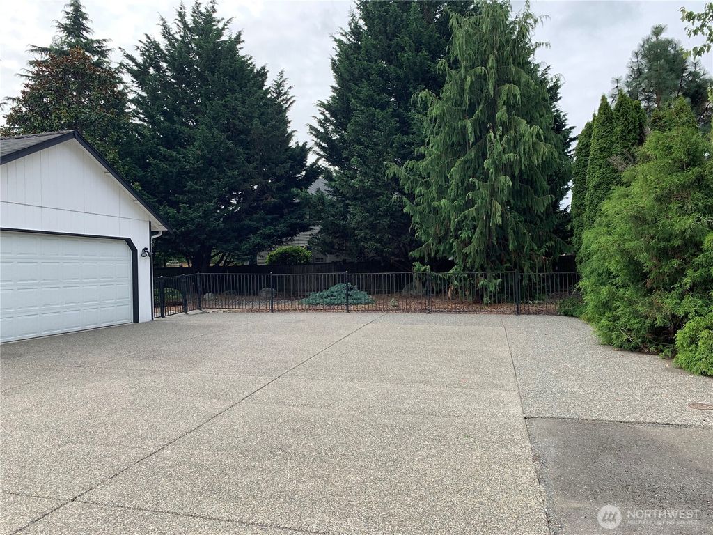 Photo of 645 Milwaukee Boulevard S, Pacific, WA 98047 (MLS # 2422389)