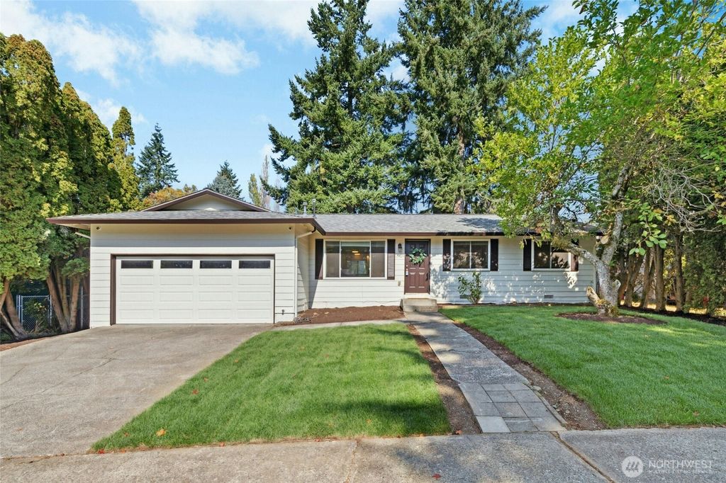 Photo of 15824 NE 111th Street, Redmond, WA 98052 (MLS # 2436362)