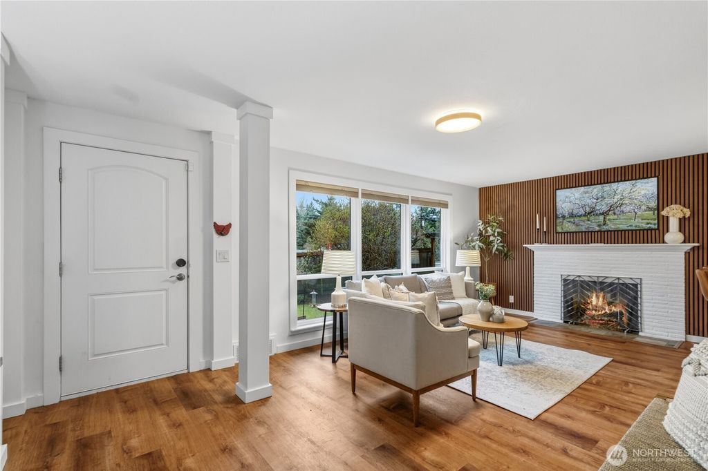 Photo of 13054 30th Avenue NE, Seattle, WA 98125 (MLS # 2512317)