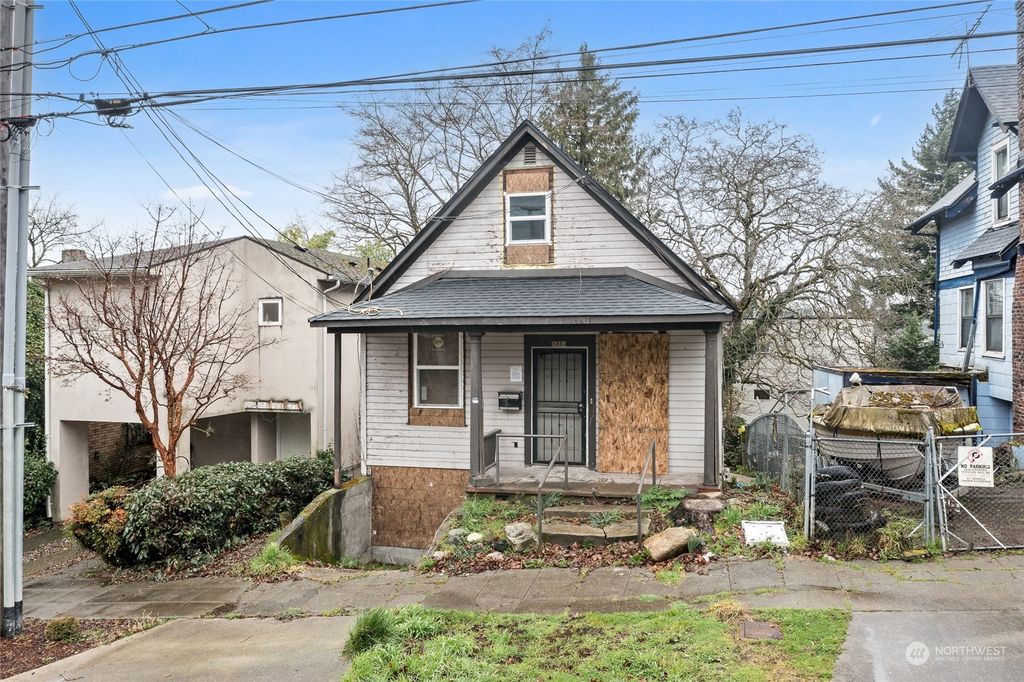 Photo of 1311 Yakima Avenue S, Seattle, WA 98144 (MLS # 2204820)