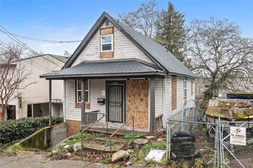 Photo of 1311 Yakima Avenue S, Seattle, WA 98144 (MLS # 2204820)