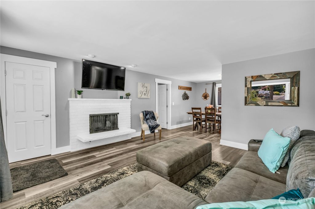 Photo of 4924 SW 314th Place, Federal Way, WA 98023 (MLS # 2144250)