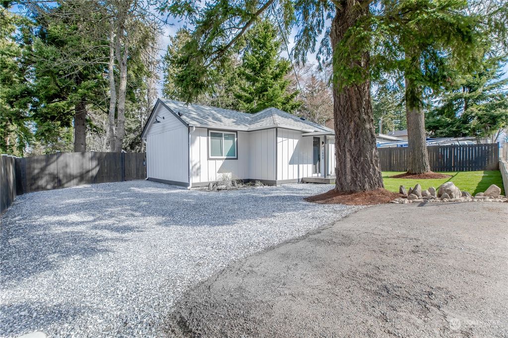 Photo of 1840 S 312th Street, Federal Way, WA 98003 (MLS # 2045035)