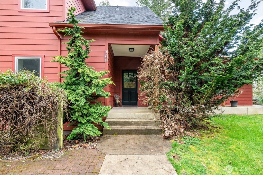 Photo of 180 Trinity Drive, Castle Rock, WA 98611 (MLS # 2488730)