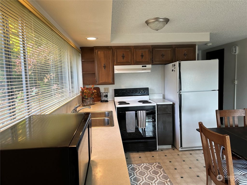 listing image 9364339569398358067