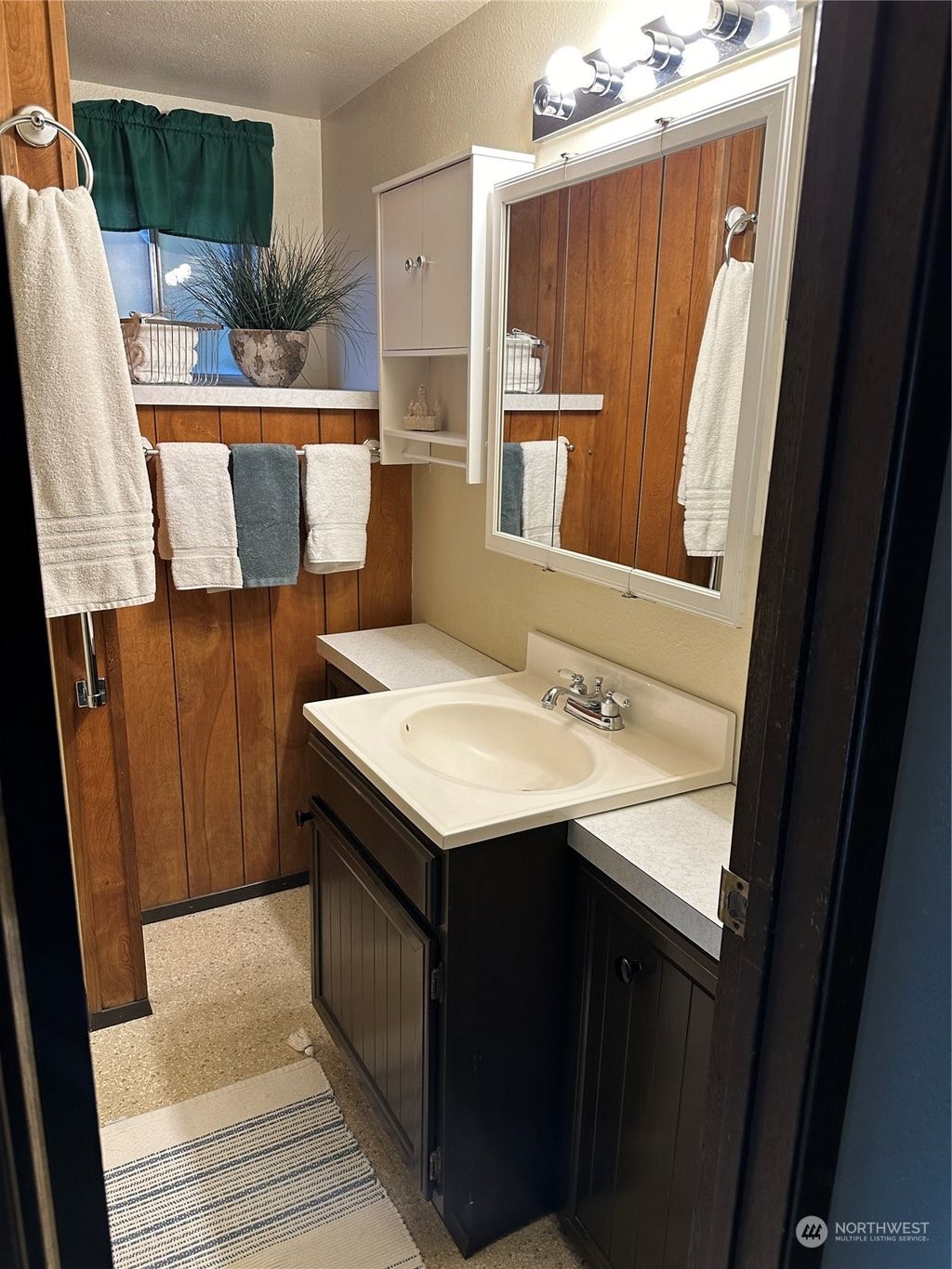 listing image 9369617445804294621